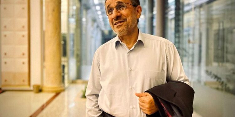 احمدی نژاد: پوتین مرتکب کار شیطانی شد/ چرا باید کنار قدرت‌های فاسد بایستیم؟!
