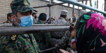 فدراسیون فوتبال: اصلا از خانم ها برای خرید بلیت دعوت نکرده بودیم / ورود بانوان (زنان) به ورزشگاه غیرممکن و بحران ساز است!