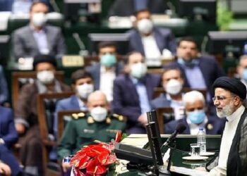 انتقاد تند و تیز جمهوری اسلامی از دولت رئیسی: جاده را برایتان چهاربانده کردند، پس چه شد؟