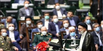 انتقاد تند و تیز جمهوری اسلامی از دولت رئیسی: جاده را برایتان چهاربانده کردند، پس چه شد؟