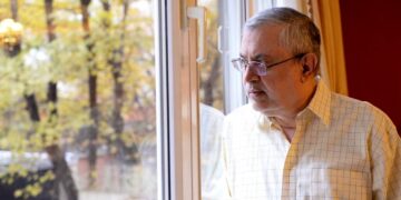 دولت از کادر تهی شده و همزمان ضد کادر و کادرپروری عمل می‌کند