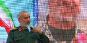 سردار فدوی: مشکلات کشور بخاطر ناراحتی خداوند از همراهی برخی با دشمنان است