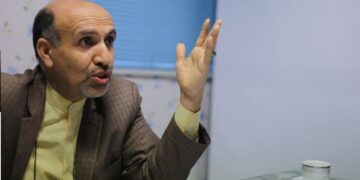 مهدی پازوکی: قیمت بنزین باید افزایش پیدا کند / وزارت دفاع به بنگاه اقتصادی تبدیل شده است