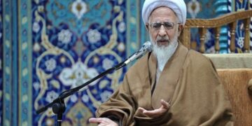 آیت‌الله جوادی آملی: اگر سفیه ستون فقرات یک ملّت را به دست بگیرد این ستون را می‌شکند و این ملّت را زمین‌گیر می‌کند