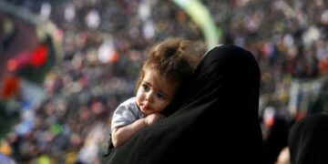 حضور زنان در استادیوم برای سلام فرمانده چگونه آزاد شد