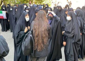 پارادوکس حجاب / جرئیات طرح جنجالی مجلس برای شناسایی و مجازات «کشف حجاب» و «برهنگی»!