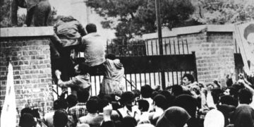 تسخیر سفارت و دیوار بی‌اعتمادی