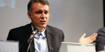 محمد فاضلی: رانتخواران جایگزین جمهور مردم شده اند