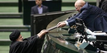 افزایش عجیب فشار مالیاتی دولت و مجلس به مردم | رشد ۵۸ درصدی بودجه صداوسیما!