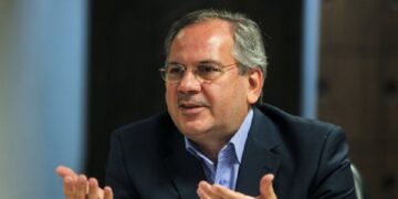 محمود سریع القلم: دوره حکمرانی طولانی‌ مدت مشکل‌ زاست | حکومت‌ها داوطلبانه آزادی نمی‌دهند