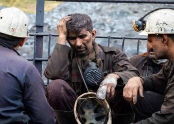 وضعیت بغرنج کارگران / با سقوط دستمزد؛ کارگران به سوی فقر سوق داده می‌شوند