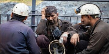 وضعیت بغرنج کارگران / با سقوط دستمزد؛ کارگران به سوی فقر سوق داده می‌شوند
