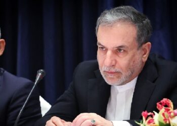 عراقچی: در وضعیت هشدار به سر می‌بریم / همه به خطر بروز یک جنگ تمام عیار در منطقه معترف و نسبت به آن نگران هستند