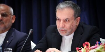 عراقچی: در وضعیت هشدار به سر می‌بریم / همه به خطر بروز یک جنگ تمام عیار در منطقه معترف و نسبت به آن نگران هستند