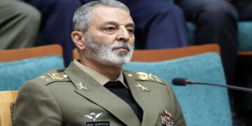 فرمانده کل ارتش: پاسخی کوبنده ‌به اسرائیل خواهیم داد / زمان و نحوه پاسخ را ما تعیین می‌کنیم
