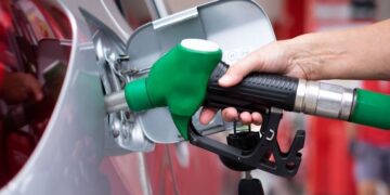 بنزین گران می‌شود؟ | پاسخ های متفاوت پزشکیان و قالیباف