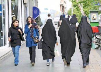 پزشکیان و قالیباف، و مسئولیت پذیری در ابلاغ و اجرای قانون عفاف و حجاب!