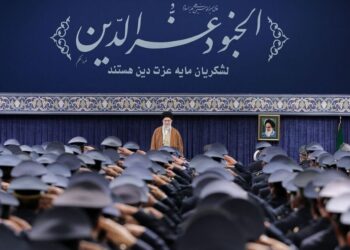 آیت‌الله خامنه‌ای: نباید با آمریکا مذاکره کرد | اگر تهدیدمان بکنند، تهدیدشان می‌کنیم